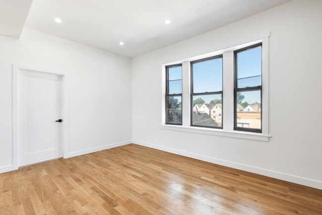 3025 W Irving Park Rd in Chicago, IL - Building Photo - Building Photo