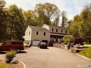 133 Musket Ridge Rd in Norwalk, CT - Foto de edificio - Building Photo
