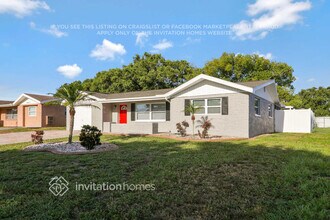 10821 Manchester Rd, Unit 215 in Port Richey, FL - Foto de edificio - Building Photo