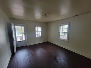 909 Hackett St in Greensboro, NC - Building Photo - Building Photo