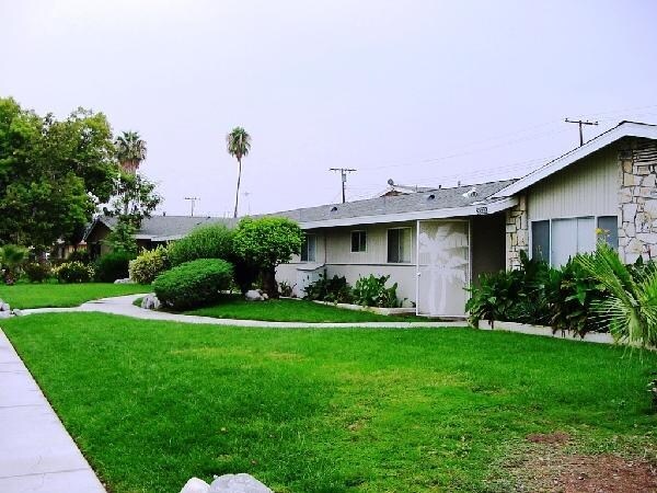 Ward Street Apartments in Highland, CA - Foto de edificio