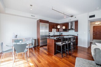 4350 N Broadway in Chicago, IL - Building Photo - Building Photo
