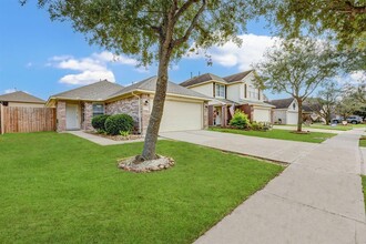 11007 Clear Villa Ln in Houston, TX - Building Photo - Building Photo