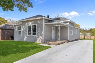 1233 E Jessamine St, Unit 910 E 8th St Unit 104 in Fort Worth, TX - Building Photo - Building Photo