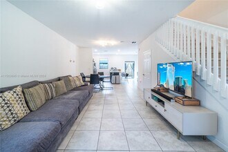 1540 SW 28th St in Fort Lauderdale, FL - Foto de edificio - Building Photo