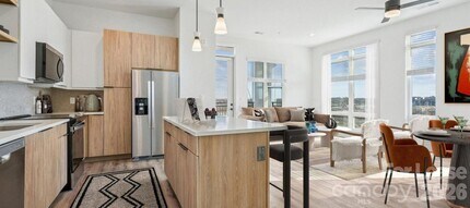 2222 N Tryon St in Charlotte, NC - Building Photo - Building Photo