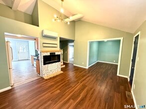 42 Wells Ave in Shelton, CT - Building Photo - Building Photo