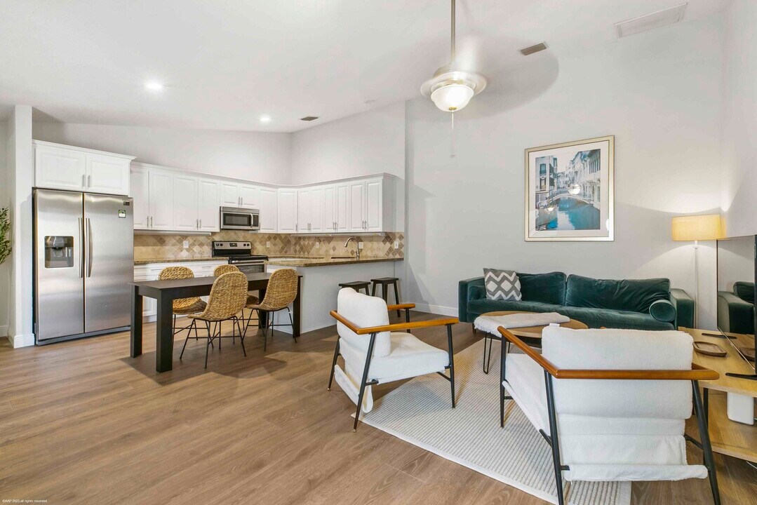 1120 Hyacinth Pl in Wellington, FL - Foto de edificio