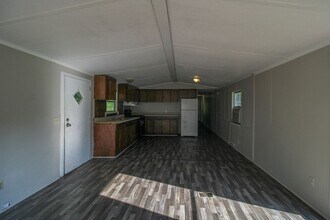 228 Cameron Cir in Muscle Shoals, AL - Building Photo - Building Photo