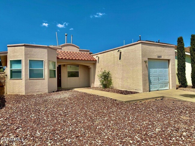 2253 Tierra De Oro Way in El Paso, TX - Building Photo - Building Photo