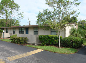 Sanford Court in Sanford, FL - Foto de edificio - Building Photo