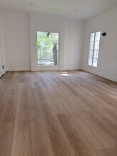 205 S Arnaz Dr in Beverly Hills, CA - Foto de edificio - Building Photo