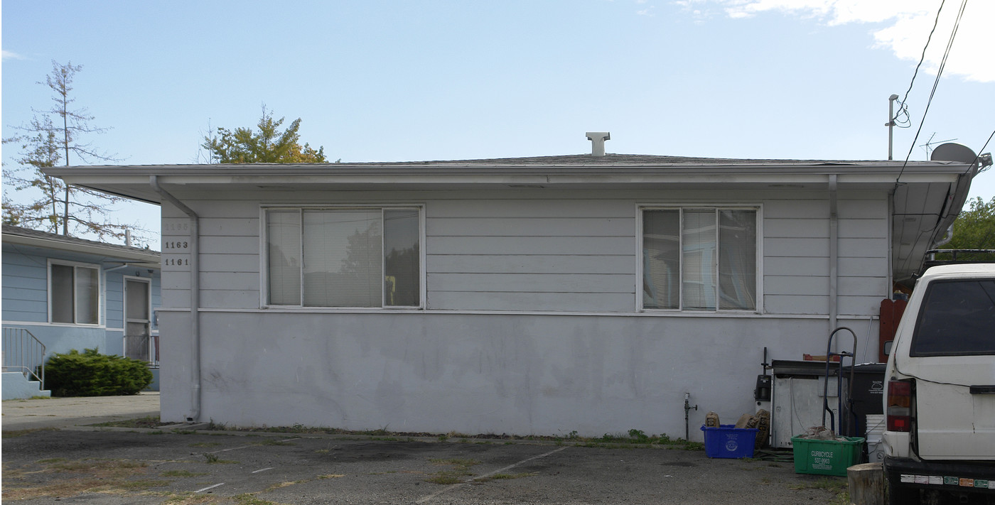 1161-1165 Oakview Ave in Hayward, CA - Building Photo