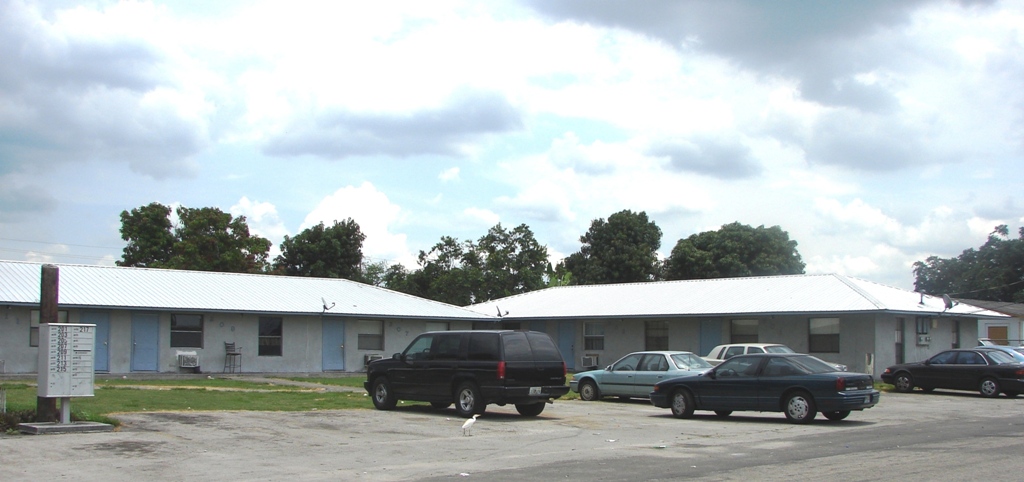 201 NW 11th St in Belle Glade, FL - Building Photo