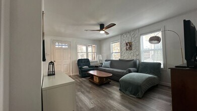 11 Cordiali Colony Ln in Wales, MA - Foto de edificio - Building Photo