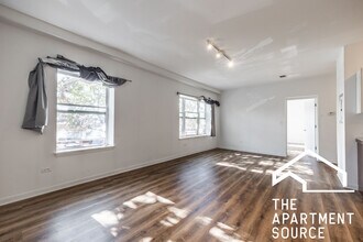 1545 W Glenlake Ave, Unit 2D in Chicago, IL - Building Photo - Building Photo