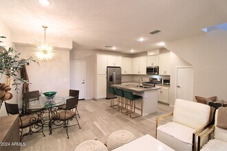 724 E Lark St in Gilbert, AZ - Building Photo - Building Photo