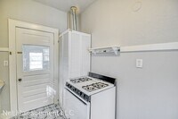 302 S Flood Ave photo'