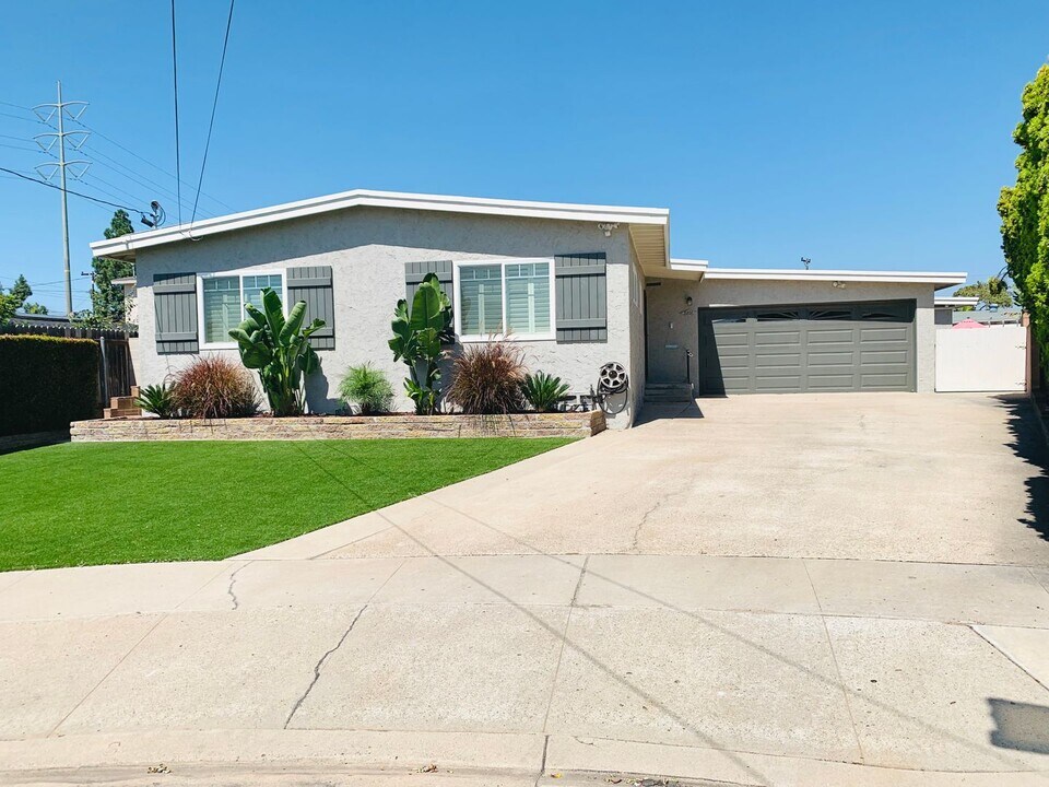 8816 Greyling Pl in San Diego, CA - Building Photo