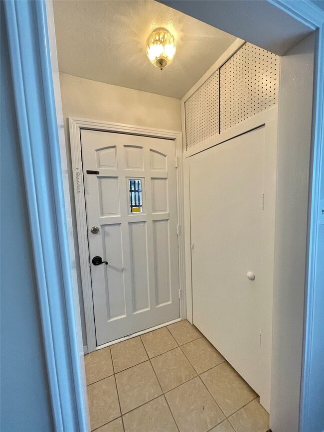 1112 Southampton Dr in Angleton, TX - Building Photo - Building Photo