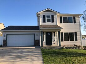 1465 SW Lehman Ct in Pullman, WA - Building Photo