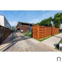 1417 Bennett Ave in Dallas, TX - Building Photo