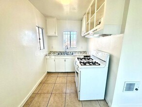 1823 E 11th St in Long Beach, CA - Building Photo - Building Photo