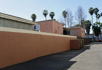 6968 Long Beach Blvd in Long Beach, CA - Foto de edificio - Building Photo