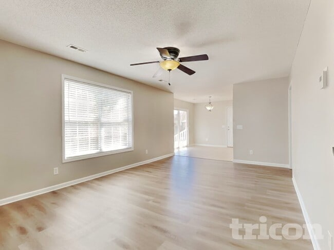 226 Linden Rd in Cameron, NC - Foto de edificio - Building Photo