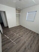 725 NW 100th St in Miami, FL - Building Photo