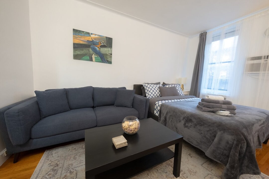 1425 2nd Ave in New York, NY - Building Photo