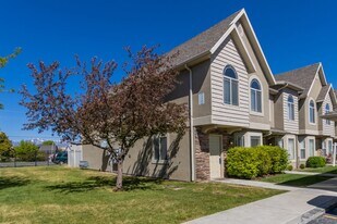 122 S Tamarak Cir in Lehi, UT - Building Photo