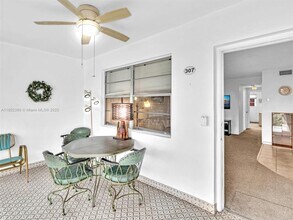 541 Blue Heron Dr in Hallandale Beach, FL - Foto de edificio - Building Photo