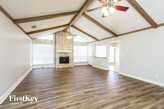 10715 Kirkvale Dr in Houston, TX - Building Photo - Building Photo