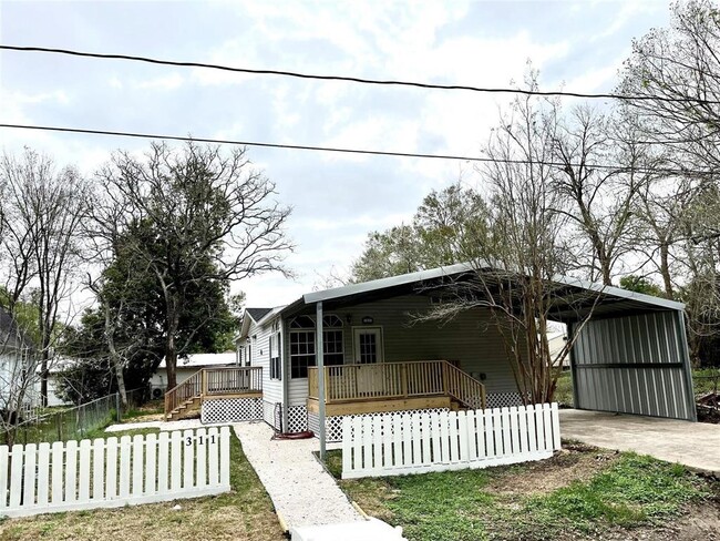 311 Texas Ave in Bacliff, TX - Building Photo - Building Photo