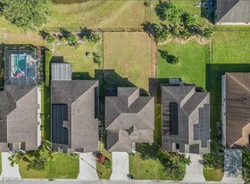 306 Shadow Lakes Dr in Lehigh Acres, FL - Building Photo