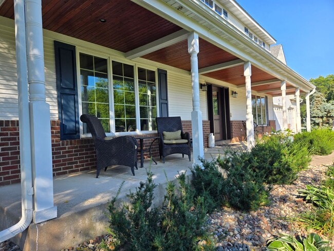 6111 Kalen Dr in Woodbury, MN - Building Photo - Building Photo