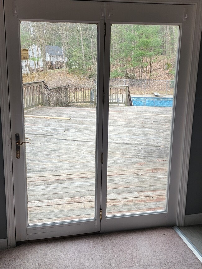 985 Mammoth Rd, Unit A in Pelham, NH - Foto de edificio - Building Photo