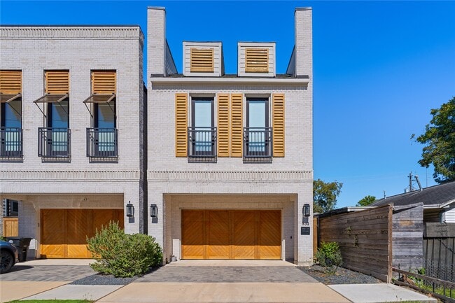 property at 531 W 27th St