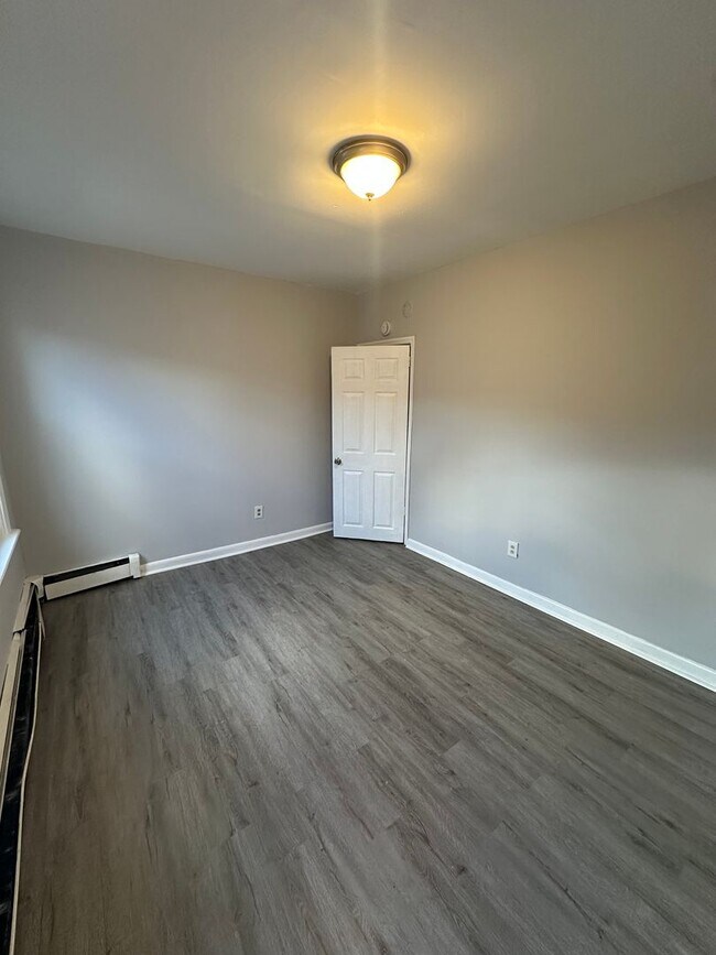 35 N 10th St in Darby, PA - Building Photo - Building Photo