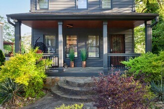 1490 Venetian Dr SW in Atlanta, GA - Building Photo - Building Photo