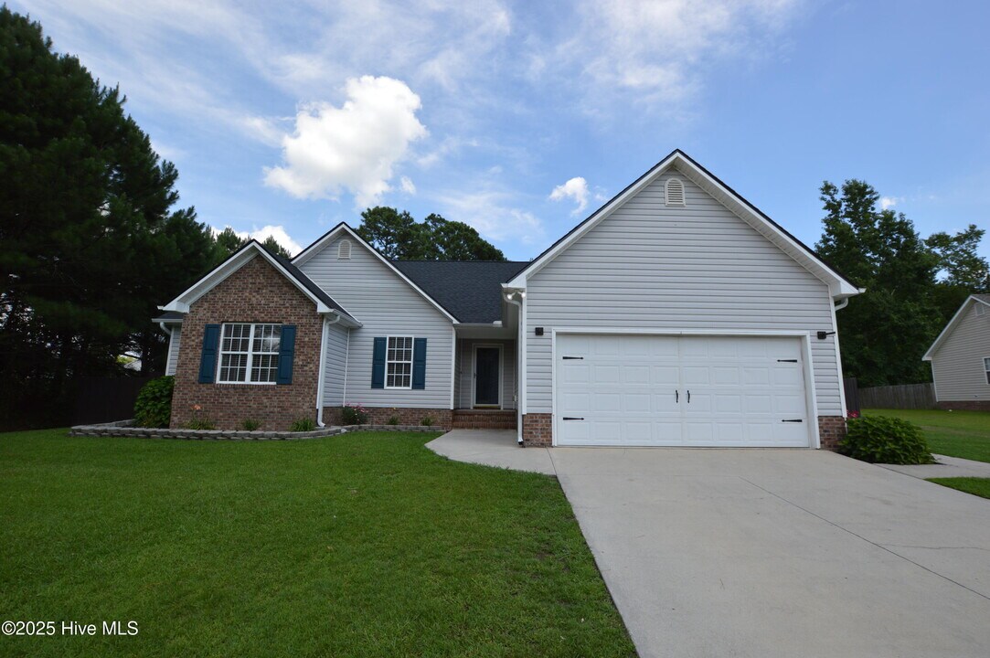 120 Walnut Hills Dr in Richlands, NC - Building Photo