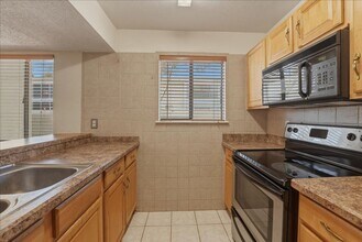 1404 Oak Pl in Apopka, FL - Building Photo - Building Photo