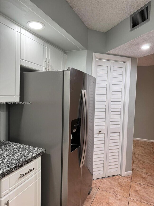1200 SW 125th Ave-Unit -113L in Pembroke Pines, FL - Foto de edificio - Building Photo
