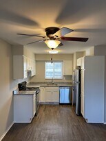 Hidden Pond Apartments in Oxford, MI - Building Photo