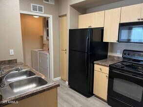 18416 Cave Creek Road, Unit 3017 in Phoenix, AZ - Foto de edificio - Building Photo