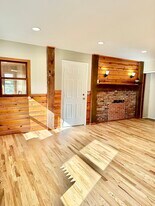 15 Summer St, Unit Side in Easthampton, MA - Building Photo