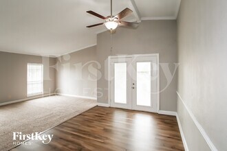 1835 Tree Line Dr in Carrollton, TX - Foto de edificio - Building Photo