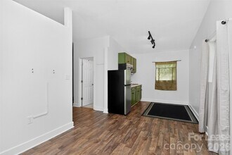 1954 Garibaldi Ave in Charlotte, NC - Building Photo - Building Photo