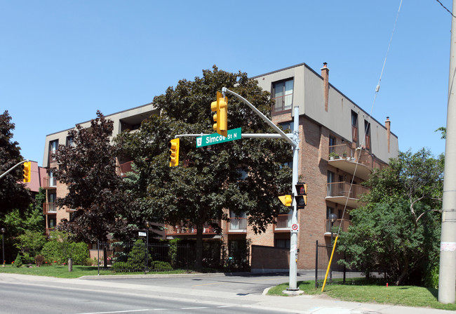 337 Simcoe St N in Oshawa, ON - Building Photo - Primary Photo